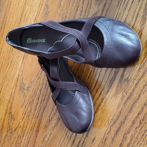 NoSox brown size 7 women's shoe